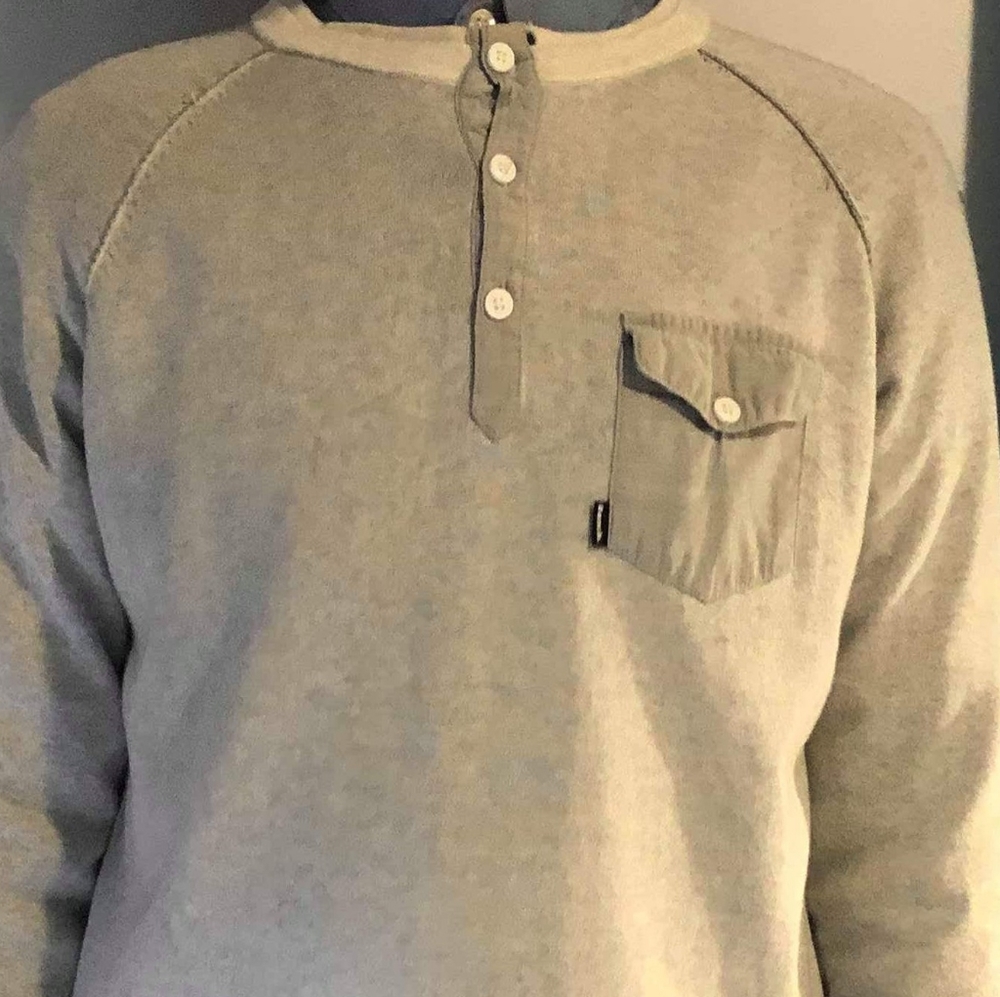 BENCH. Grey thermal shirt.